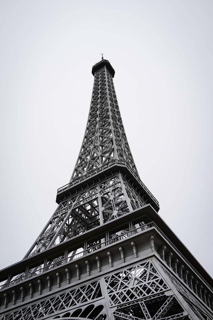 the eiffel tower, so in-guk, paris, nature, cloud, construct, land mark, europe, tourism, monument, famous, sky, charm